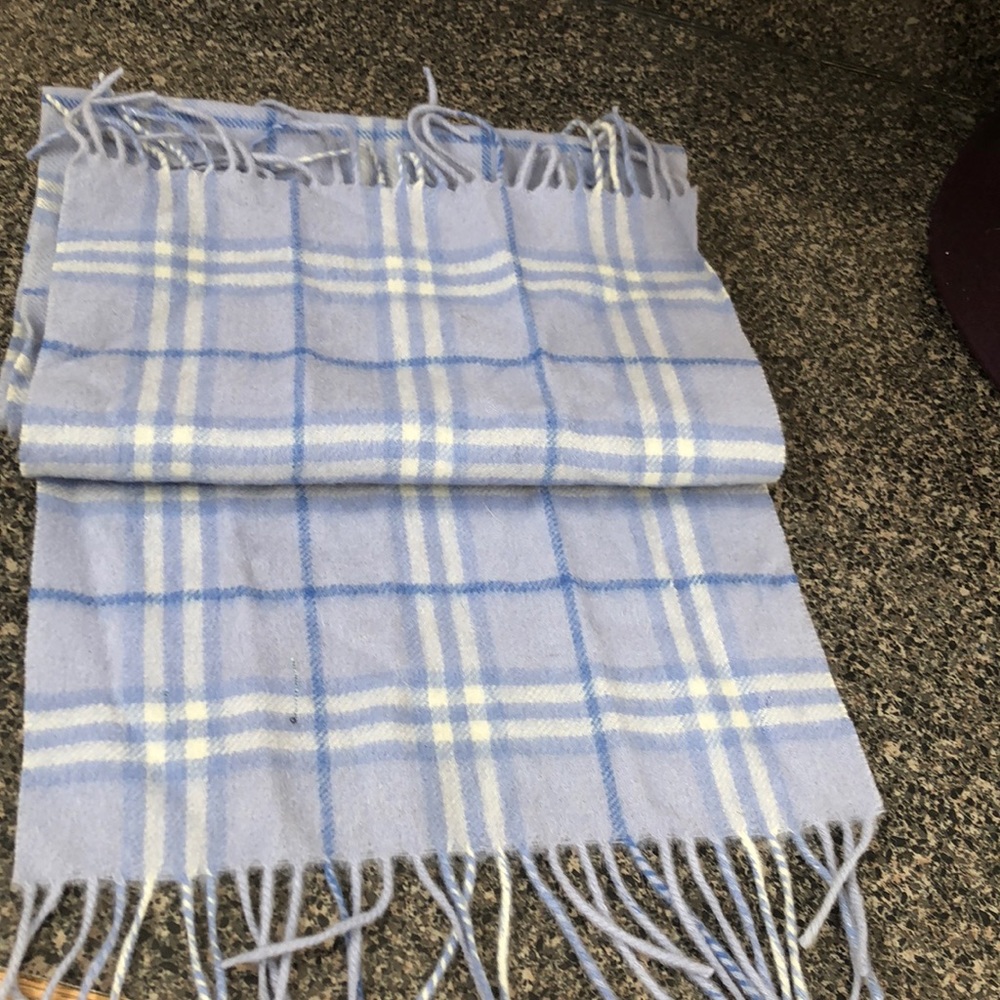 Burberry cashmere scarf - Picture 5 of 5